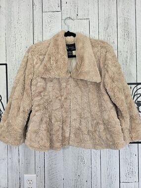 Sisters Outerwear Beige Faux Fur Cropped Jacket Size Medium Winter Holiday Event